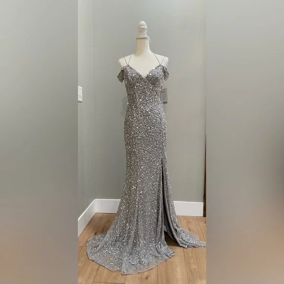 🌟Host Pick🌟Women’s Silver Tiffany Designs Sequined Gown